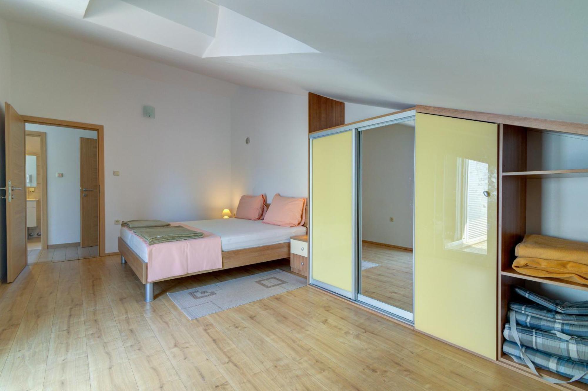 Apartmani Lili Novi Vinodolski Ngoại thất bức ảnh