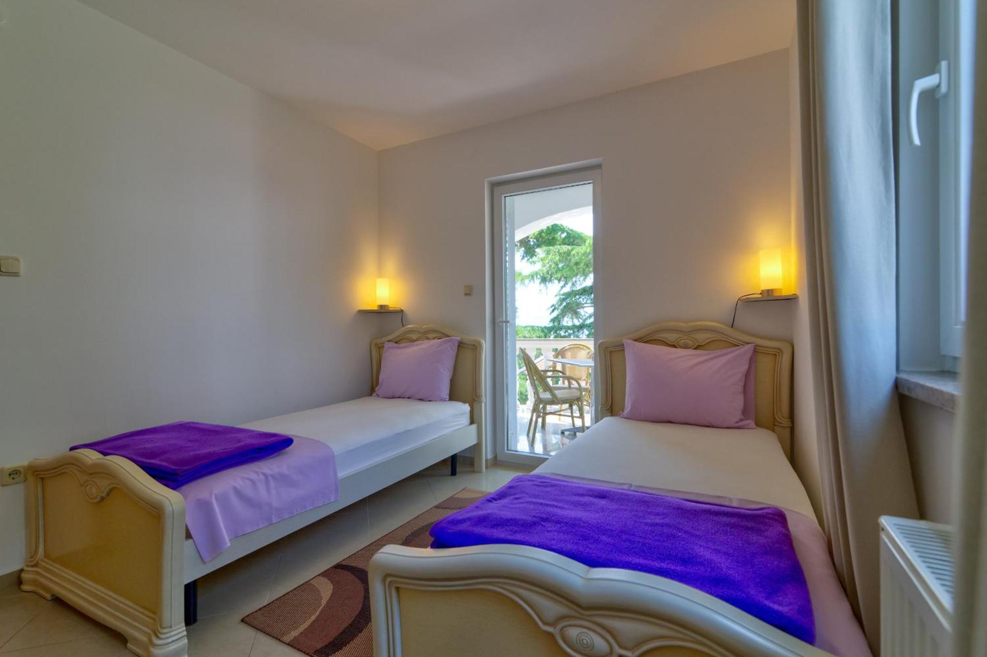 Apartmani Lili Novi Vinodolski Phòng bức ảnh